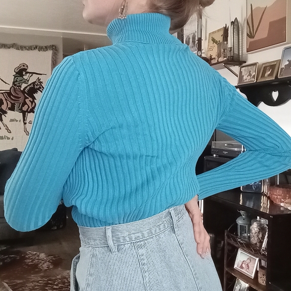 Express turtleneck - Picture 4 of 10